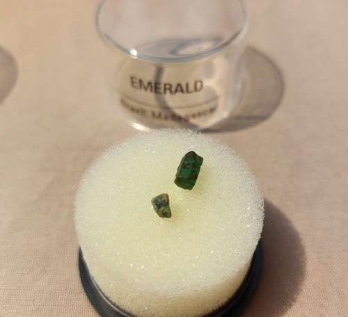 WONDERFUL COLLECTION OF 20 GEMSTONE (AND ALL PRECIOUS GEMSTONES) SPECIMENS IN PERSPEX BOXES