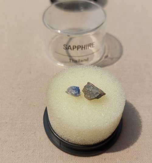 WONDERFUL COLLECTION OF 20 GEMSTONE (AND ALL PRECIOUS GEMSTONES) SPECIMENS IN PERSPEX BOXES