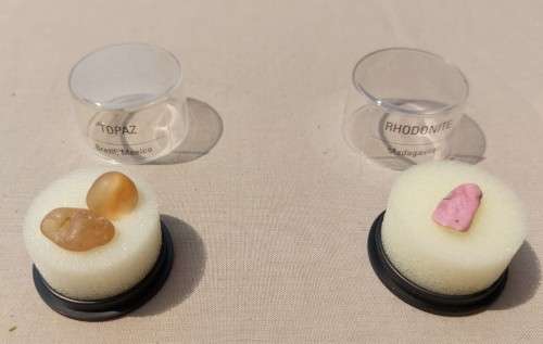 WONDERFUL COLLECTION OF 20 GEMSTONE (AND ALL PRECIOUS GEMSTONES) SPECIMENS IN PERSPEX BOXES