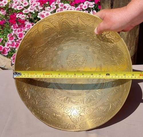 LARGE (38CM DIAMETER) VINTAGE CHINESE HEAVY BRASS DRAGON HAND ENGRAVED MOTIF BOWL