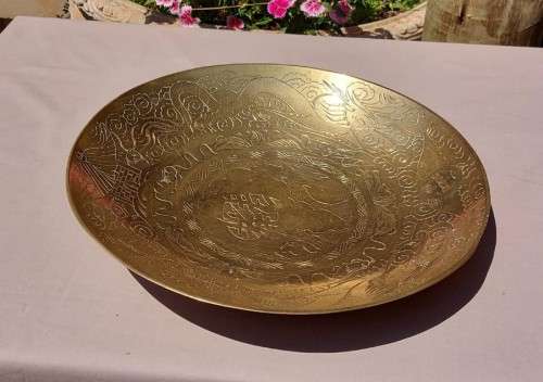LARGE (38CM DIAMETER) VINTAGE CHINESE HEAVY BRASS DRAGON HAND ENGRAVED MOTIF BOWL