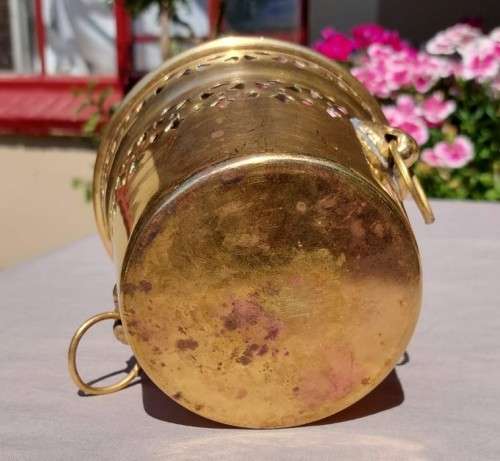 BRASS PLANTER WITH LION HANDLES AND A NICE GEOMETRIC CUTOUT DESIGN - SMALL (13CM DIAMETER 10CM HIGH)