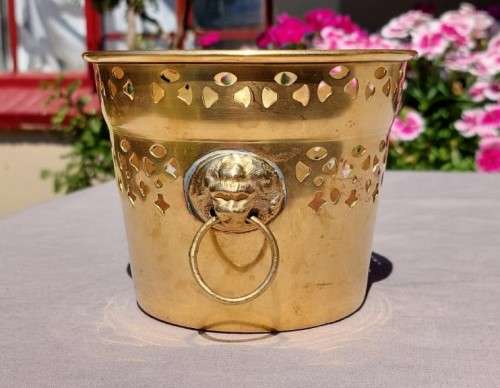 BRASS PLANTER WITH LION HANDLES AND A NICE GEOMETRIC CUTOUT DESIGN - SMALL (13CM DIAMETER 10CM HIGH)