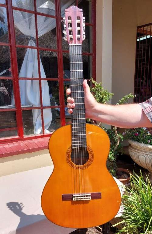VINTAGE 1993 YAMAHA CG-120 A CLASSICAL GUITAR SERIAL NO 30812635 IN GOOD CONDITION