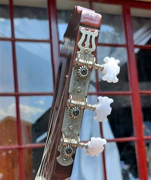 VINTAGE 1993 YAMAHA CG-120 A CLASSICAL GUITAR SERIAL NO 30812635 IN GOOD CONDITION