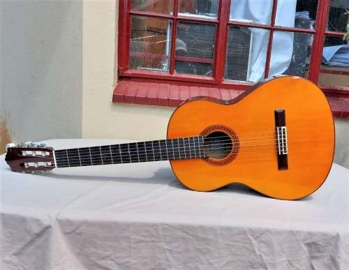 VINTAGE 1993 YAMAHA CG-120 A CLASSICAL GUITAR SERIAL NO 30812635 IN GOOD CONDITION