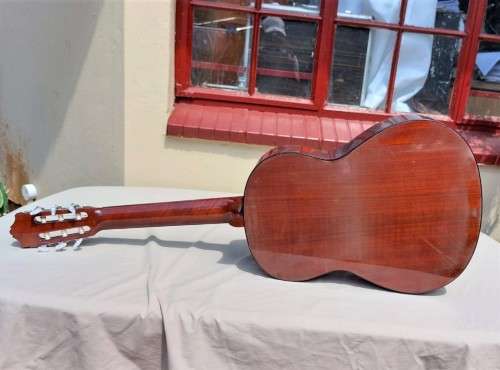 VINTAGE 1993 YAMAHA CG-120 A CLASSICAL GUITAR SERIAL NO 30812635 IN GOOD CONDITION