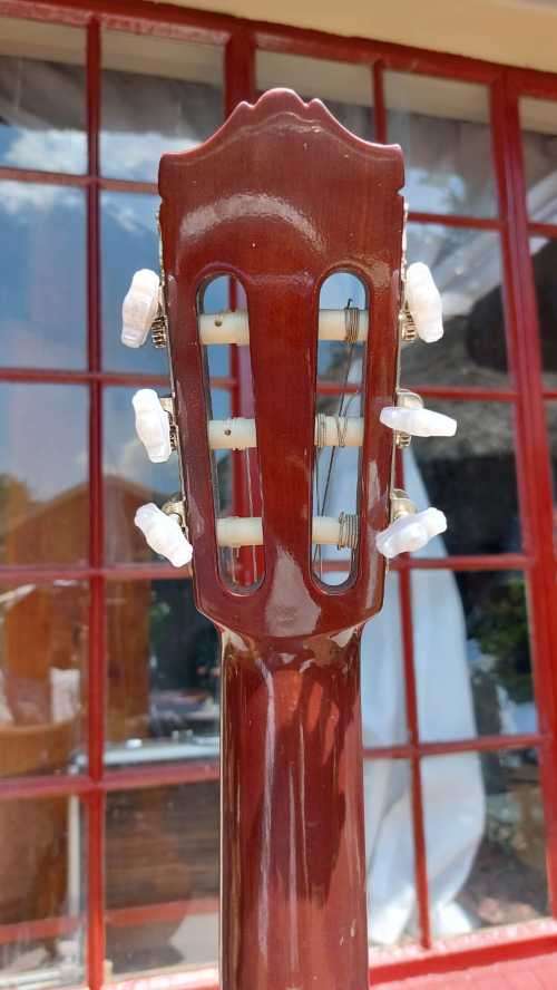 VINTAGE 1993 YAMAHA CG-120 A CLASSICAL GUITAR SERIAL NO 30812635 IN GOOD CONDITION