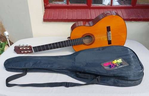VINTAGE 1993 YAMAHA CG-120 A CLASSICAL GUITAR SERIAL NO 30812635 IN GOOD CONDITION