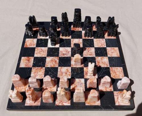 ONYX AND MARBLE CHESS SET MEXICAN MADE AZTEC STYLE HAND CARVED VINTAGE