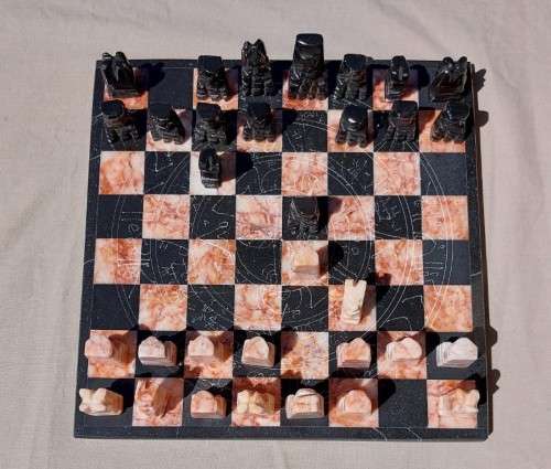 ONYX AND MARBLE CHESS SET MEXICAN MADE AZTEC STYLE HAND CARVED VINTAGE