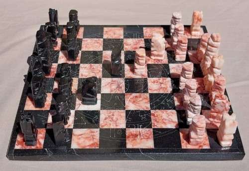 ONYX AND MARBLE CHESS SET MEXICAN MADE AZTEC STYLE HAND CARVED VINTAGE