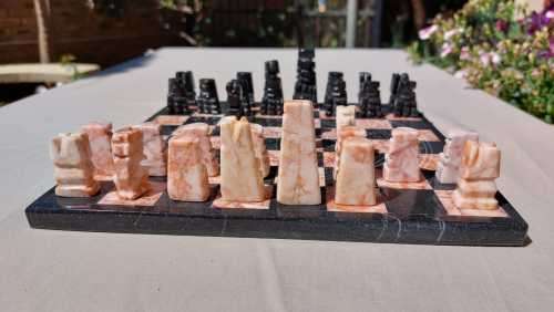 ONYX AND MARBLE CHESS SET MEXICAN MADE AZTEC STYLE HAND CARVED VINTAGE