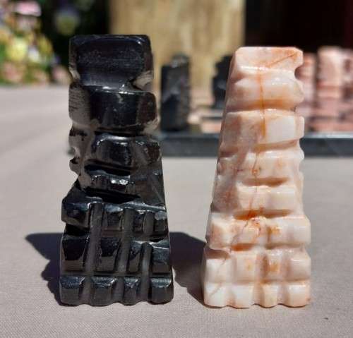 ONYX AND MARBLE CHESS SET MEXICAN MADE AZTEC STYLE HAND CARVED VINTAGE
