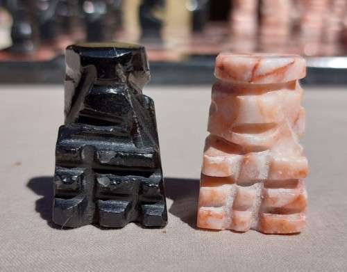 ONYX AND MARBLE CHESS SET MEXICAN MADE AZTEC STYLE HAND CARVED VINTAGE