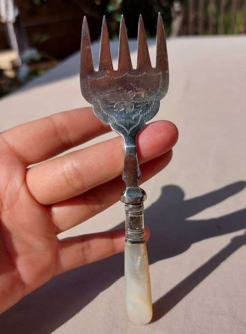 BATCH OF SMALL BUT CUTE SILVER PLATED CUTLERY ITEMS