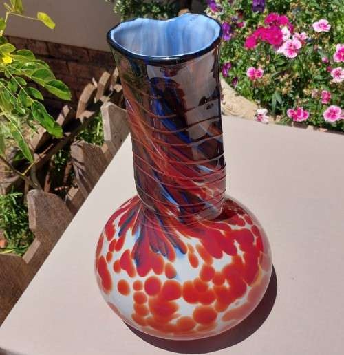 STUNNING LARGE (39CM HIGH) HAND BLOWN GLASS ART VASE WITH PONTIL MARK IN VERY GOOD CONDITION