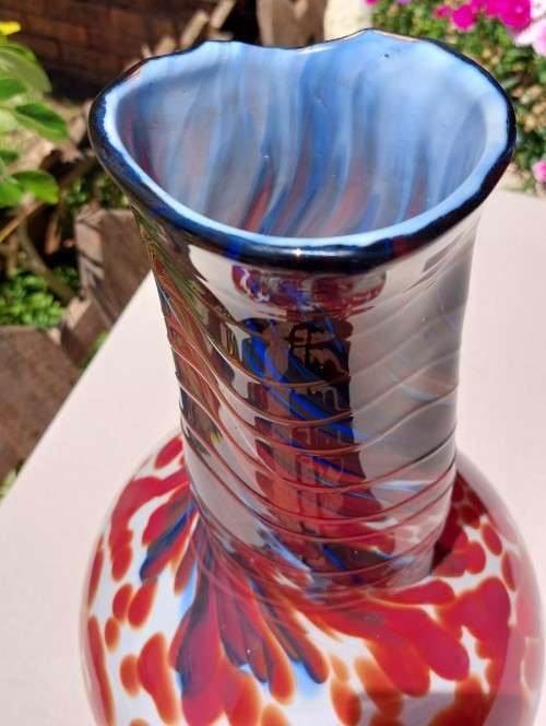 STUNNING LARGE (39CM HIGH) HAND BLOWN GLASS ART VASE WITH PONTIL MARK IN VERY GOOD CONDITION