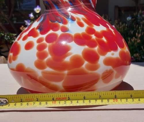 STUNNING LARGE (39CM HIGH) HAND BLOWN GLASS ART VASE WITH PONTIL MARK IN VERY GOOD CONDITION