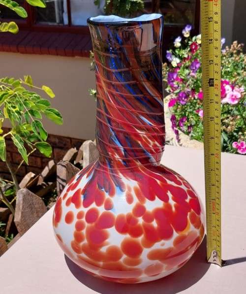 STUNNING LARGE (39CM HIGH) HAND BLOWN GLASS ART VASE WITH PONTIL MARK IN VERY GOOD CONDITION