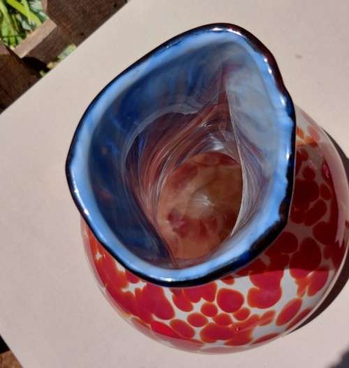 STUNNING LARGE (39CM HIGH) HAND BLOWN GLASS ART VASE WITH PONTIL MARK IN VERY GOOD CONDITION