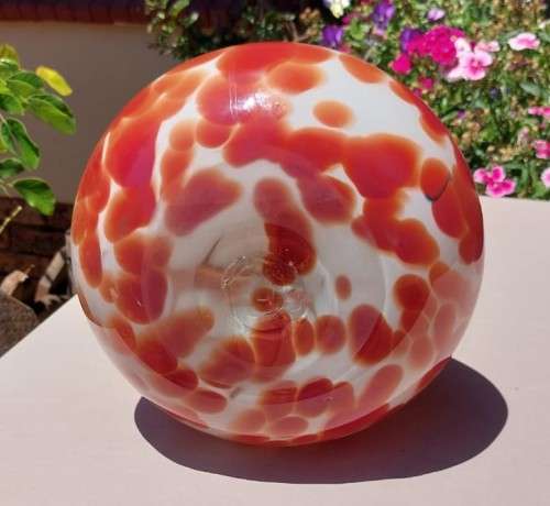 STUNNING LARGE (39CM HIGH) HAND BLOWN GLASS ART VASE WITH PONTIL MARK IN VERY GOOD CONDITION