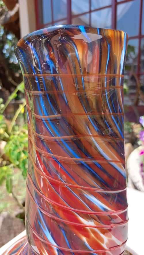 STUNNING LARGE (39CM HIGH) HAND BLOWN GLASS ART VASE WITH PONTIL MARK IN VERY GOOD CONDITION