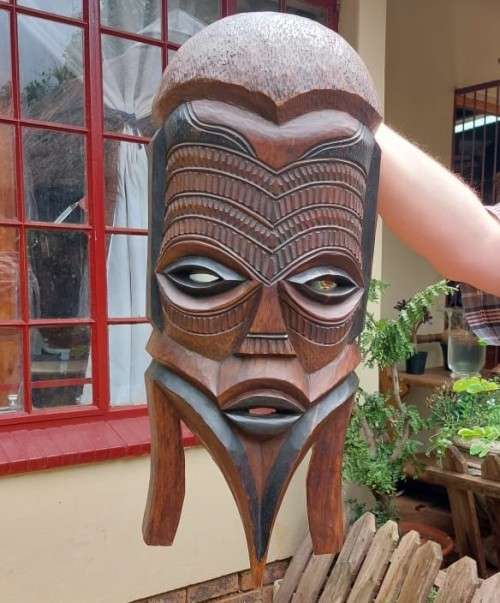 HAND CARVED WOODEN EAST AFRICAN JAMBO (GREETINGS) MASK - UNIQUE DESIGN - HANDHELD - 65CM HIGH