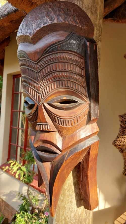 HAND CARVED WOODEN EAST AFRICAN JAMBO (GREETINGS) MASK - UNIQUE DESIGN - HANDHELD - 65CM HIGH
