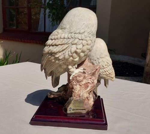 1989 GUISEPPE ARMANI (1935-2006) TWO OWLS COMPOSITE PORCELAIN FIGURINE FLORENCE CAPODIMONTE N MARKED