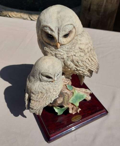 1989 GUISEPPE ARMANI (1935-2006) TWO OWLS COMPOSITE PORCELAIN FIGURINE FLORENCE CAPODIMONTE N MARKED