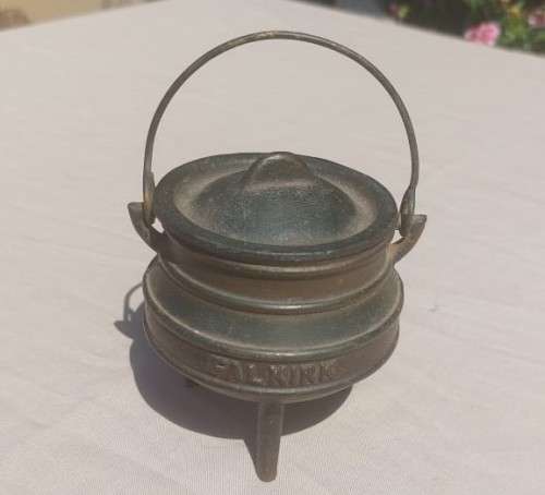 OLD VERY COLLECTABLE FALKIRK 3 LEGGED IRON POT WITH LID AND HANDLE  SMALL 12CM HIGH