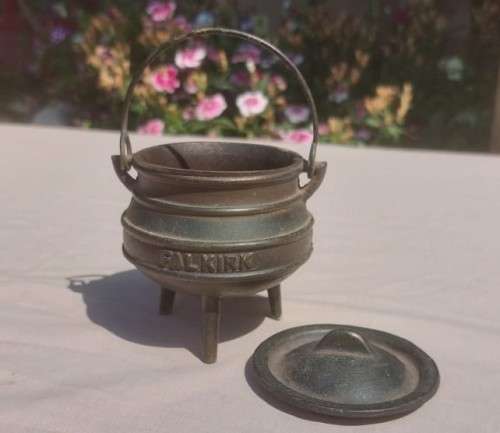 OLD VERY COLLECTABLE FALKIRK 3 LEGGED IRON POT WITH LID AND HANDLE  SMALL 12CM HIGH