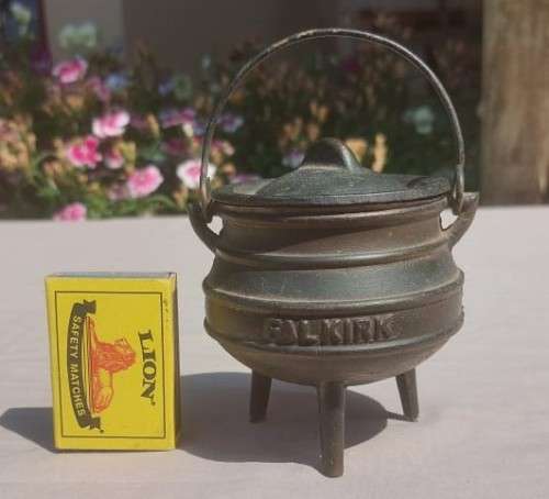 OLD VERY COLLECTABLE FALKIRK 3 LEGGED IRON POT WITH LID AND HANDLE  SMALL 12CM HIGH