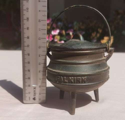 OLD VERY COLLECTABLE FALKIRK 3 LEGGED IRON POT WITH LID AND HANDLE  SMALL 12CM HIGH