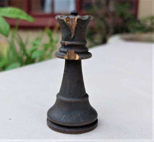 COLLECTABLE 1950S K and C LONDON STAUNTON WOODEN CHESS SET