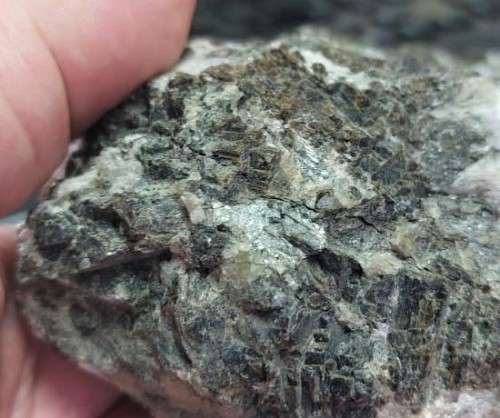 BEAUTIFUL HEAVY CHUNK OF AMPHIBOLITE (SOLD AS BLACK GRANITE) METAMORPHIC ROCK
