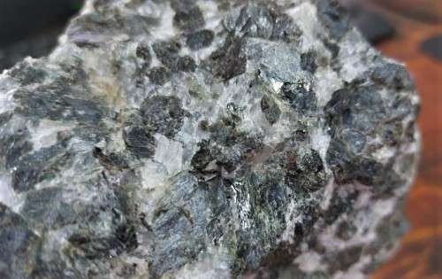 BEAUTIFUL HEAVY CHUNK OF AMPHIBOLITE (SOLD AS BLACK GRANITE) METAMORPHIC ROCK