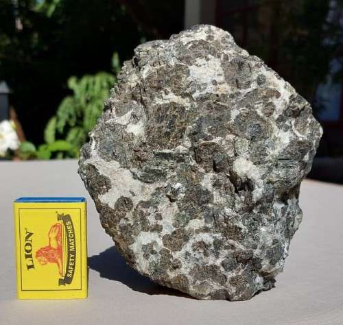 BEAUTIFUL HEAVY CHUNK OF AMPHIBOLITE (SOLD AS BLACK GRANITE) METAMORPHIC ROCK