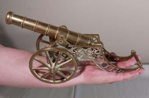 VINTAGE LARGE (35CM LONG) AND HEAVY (1,5KG) BRASS ARTILLERY CANNON