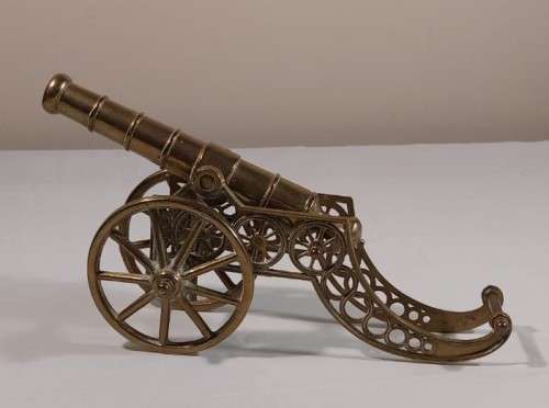 VINTAGE LARGE (35CM LONG) AND HEAVY (1,5KG) BRASS ARTILLERY CANNON