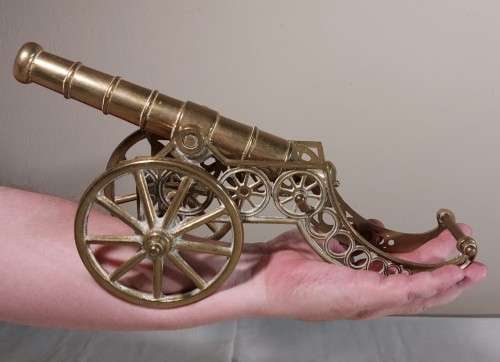 VINTAGE LARGE (35CM LONG) AND HEAVY (1,5KG) BRASS ARTILLERY CANNON