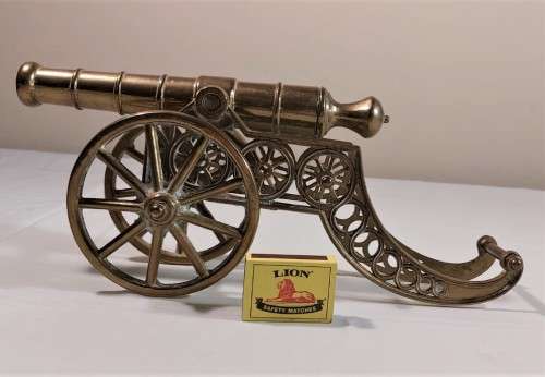 VINTAGE LARGE (35CM LONG) AND HEAVY (1,5KG) BRASS ARTILLERY CANNON