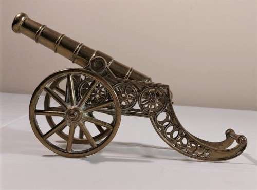 VINTAGE LARGE (35CM LONG) AND HEAVY (1,5KG) BRASS ARTILLERY CANNON