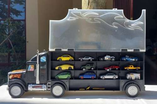 TOY TRUCK TRANSPORT CARRIER  WITH 28 DIE CAST CARS!