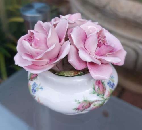 ROYAL ALBERT 1960S MOSS ROSE PATTERN FLOWER CABINET ORNAMENT