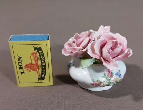 ROYAL ALBERT 1960S MOSS ROSE PATTERN FLOWER CABINET ORNAMENT