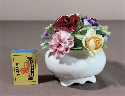 EXQUISITE ROYAL ADDERLEY 1964-1970S SPRING FLOWER BOUQUET