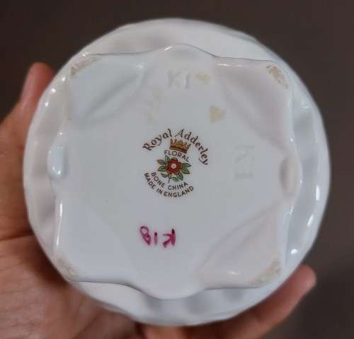 EXQUISITE ROYAL ADDERLEY 1964-1970S SPRING FLOWER BOUQUET