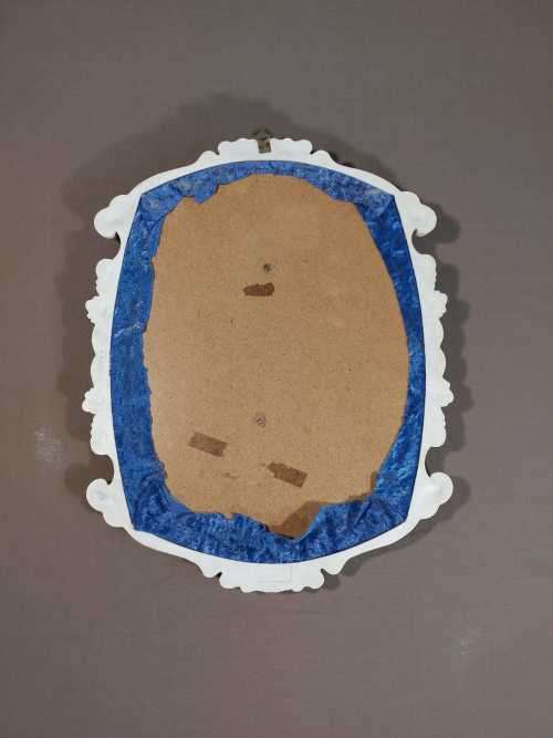 VINTAGE DEPOSE ITALY 1960S WALL MOUNTED 3-DIMENSIONAL RESIN FIGURES OF A GREETING COUPLE ON A VELVET